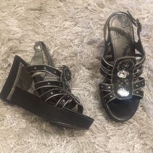 Buckle BKE Wedge Sandals Dark Gray Metallic Size 7.5